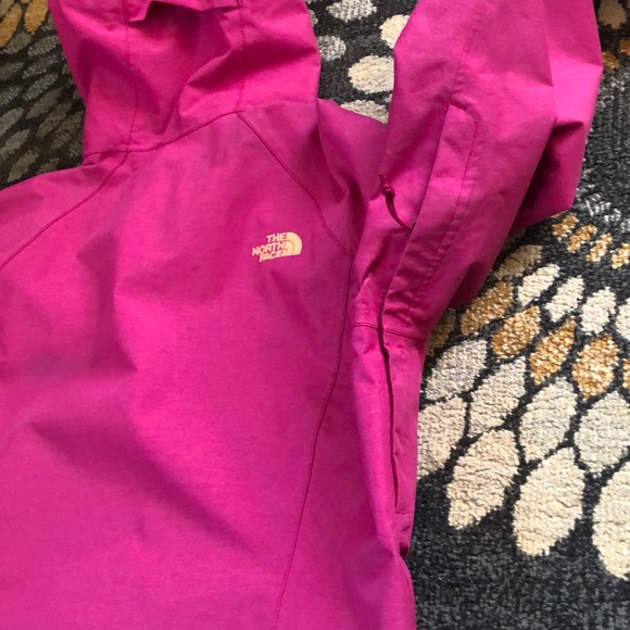 North Face Women’s Venture Jacket - Picture 4 of 9